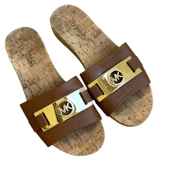 Michael Kors Warren Slide Luggage Brown Gold Logo Leather Size 6 - Picture 2 of 8